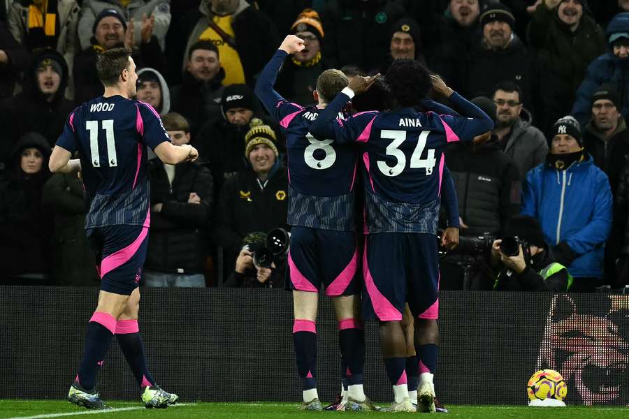 Nottingham Forest Goleia Wolverhampton: Sexta Vitória Consecutiva na Premier League